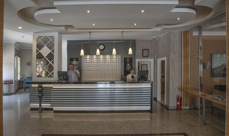 Riviera Hotel & Spa 8