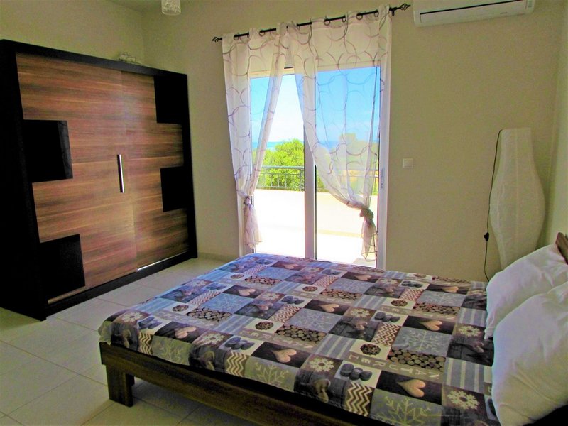 Gennadi Blue Hotel 7