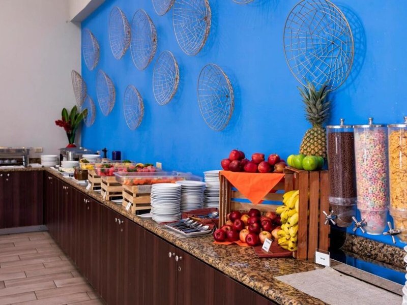 Irazu Hotel & Studios 13