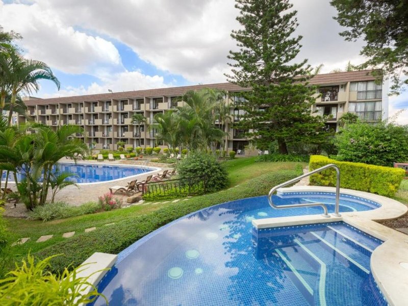 Irazu Hotel & Studios