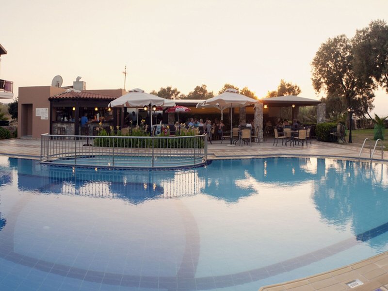 Lito Beach Hotel 7