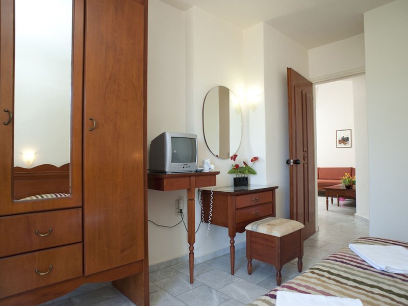 Lito Beach Hotel 29