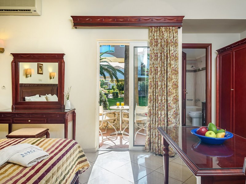 Lito Beach Hotel 33