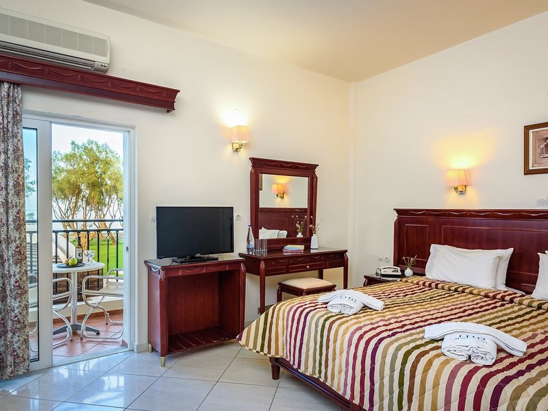Lito Beach Hotel 37