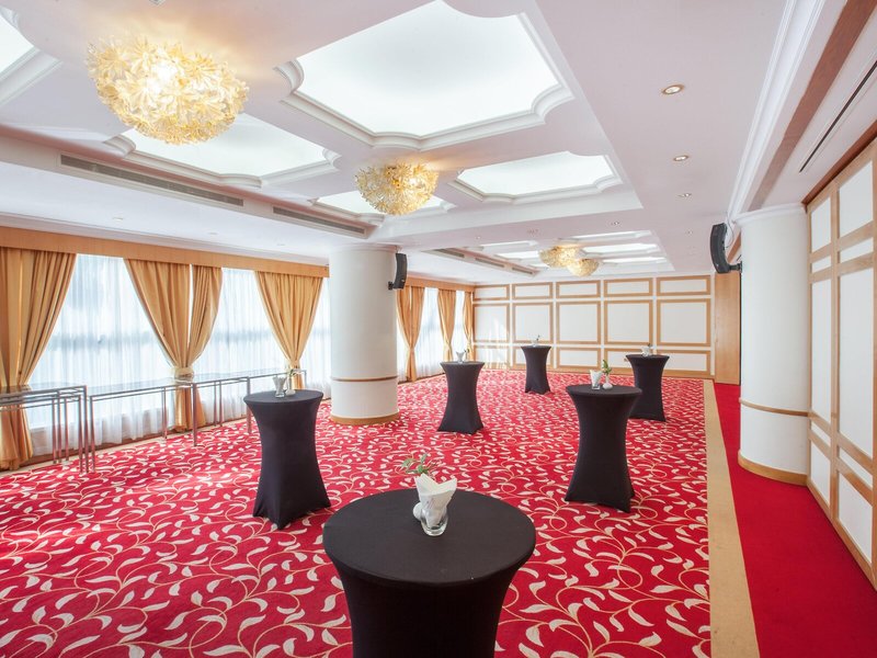 Crowne Plaza Abu Dhabi 9