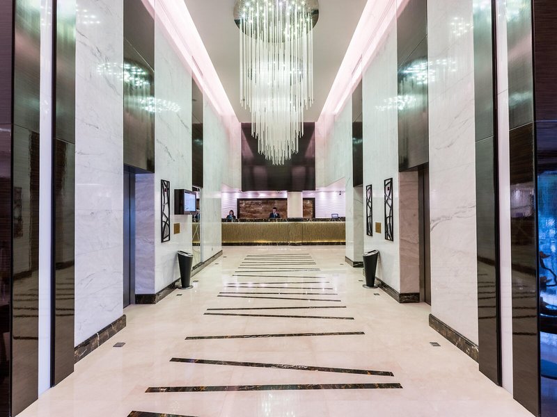 Crowne Plaza Abu Dhabi 12