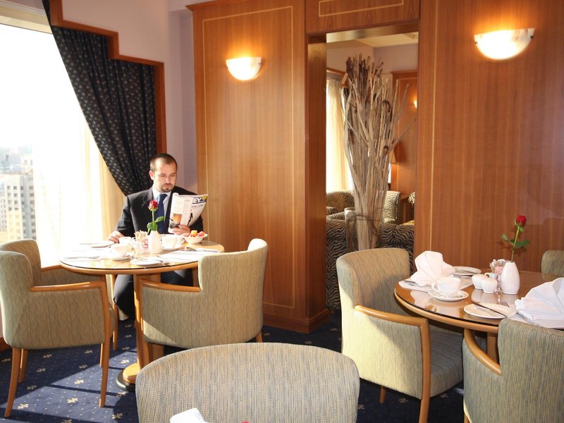 Crowne Plaza Abu Dhabi 13