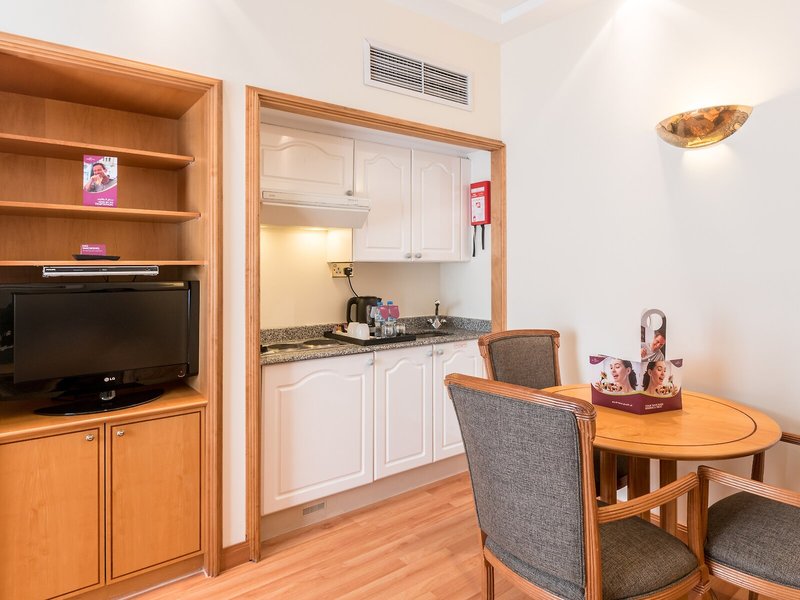 Crowne Plaza Abu Dhabi 16