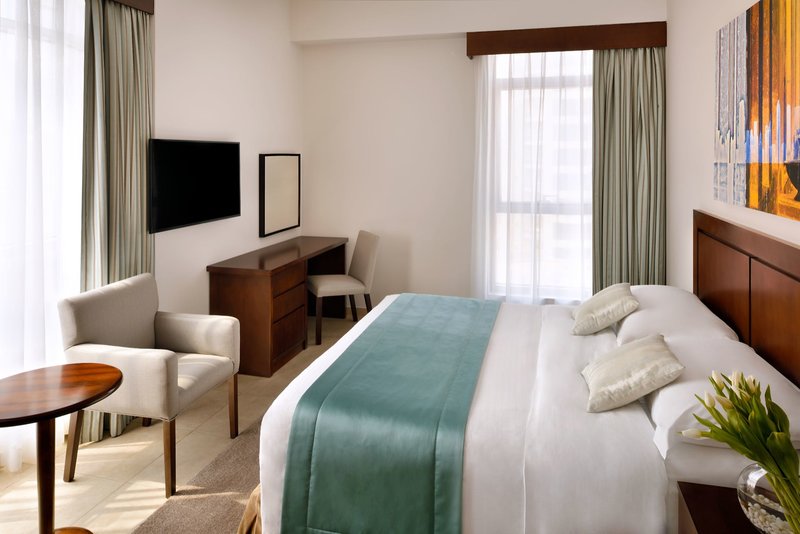 Mövenpick Bur Dubai 15