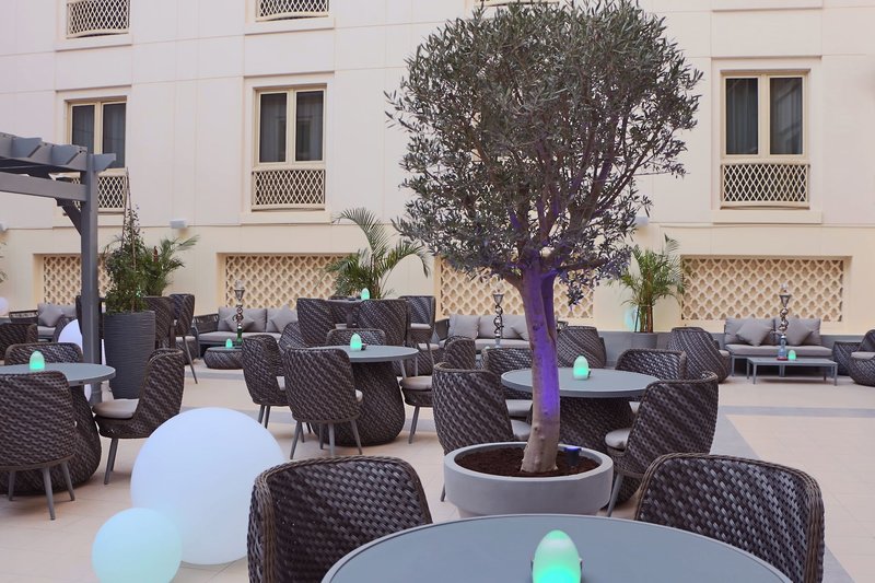 Mövenpick Bur Dubai 10