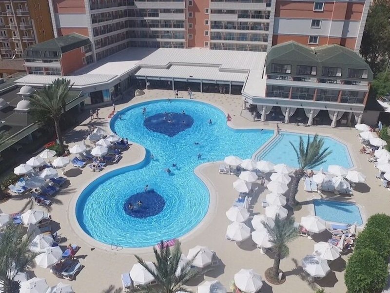 Insula Resort & Spa 7 - Outdoor Pool