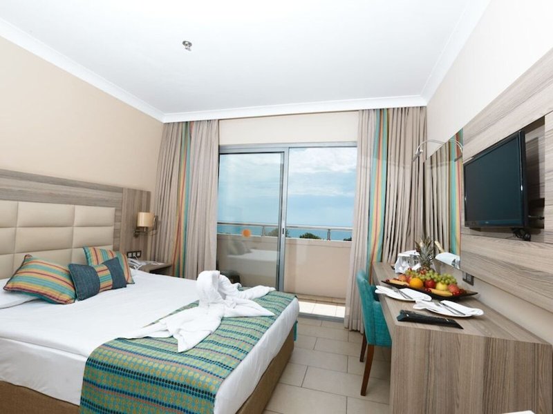 Insula Resort & Spa 41 - Room Example