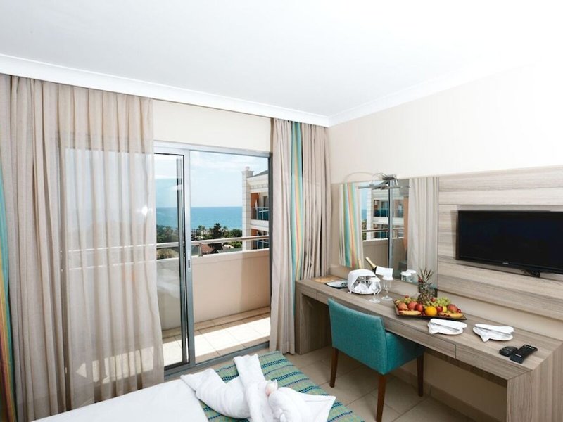 Insula Resort & Spa 42 - Room Example