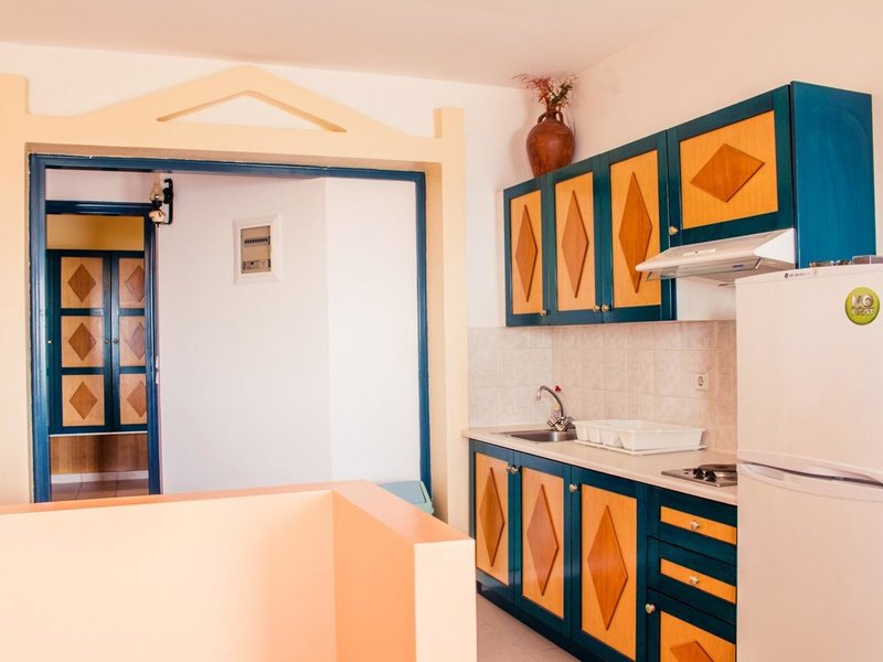 Limanaki Apartments 8