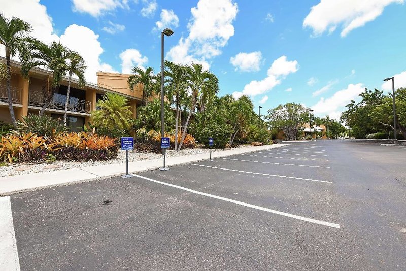 Hampton Inn at Manatee Bay 13