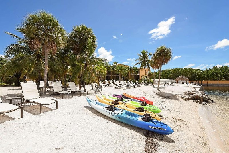 Hampton Inn at Manatee Bay 15