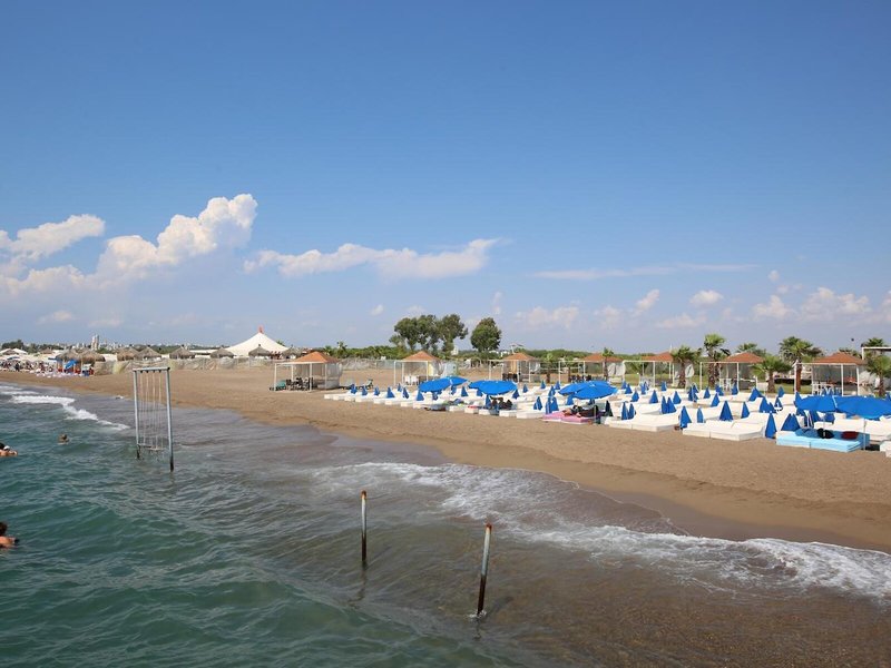 Laren Family Hotel & Spa  5