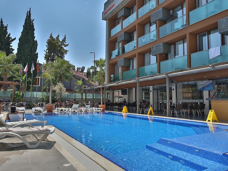 Laren Family Hotel & Spa  10