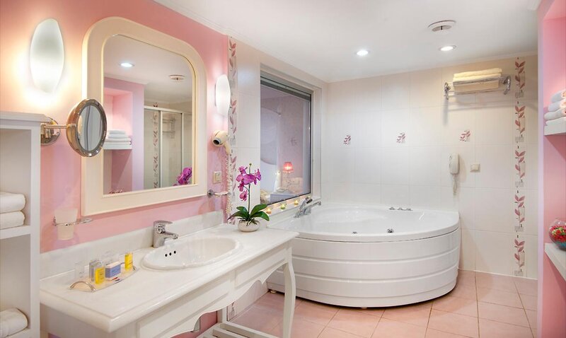 Belconti Resort 125 - Bathroom Example