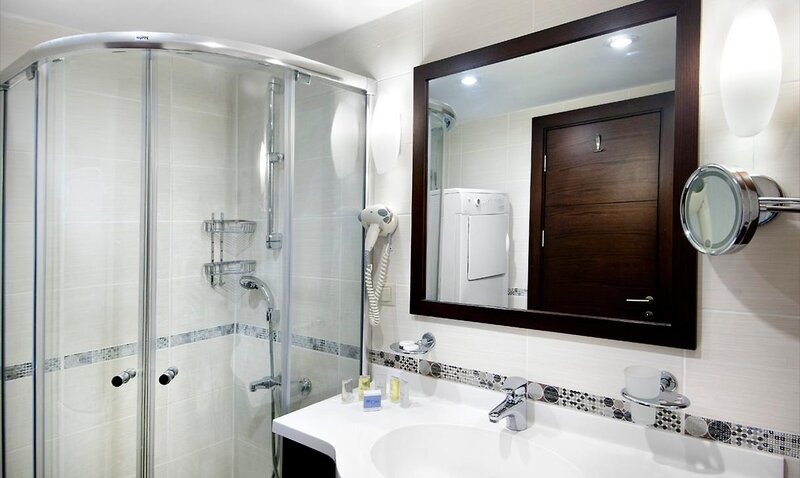 Belconti Resort 127 - Bathroom Example