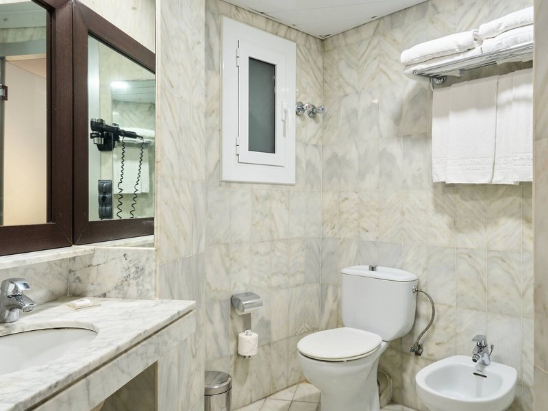 Catalonia Park Putxet 41 - Bathroom Example