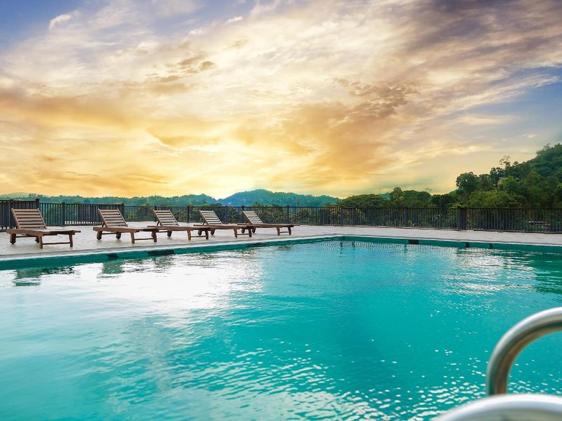 Oak Ray Regency Hotel 8