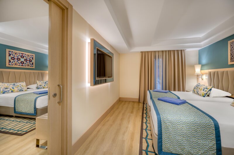 Club Mega Saray 79