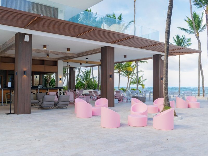 Tropical Deluxe Princess 28