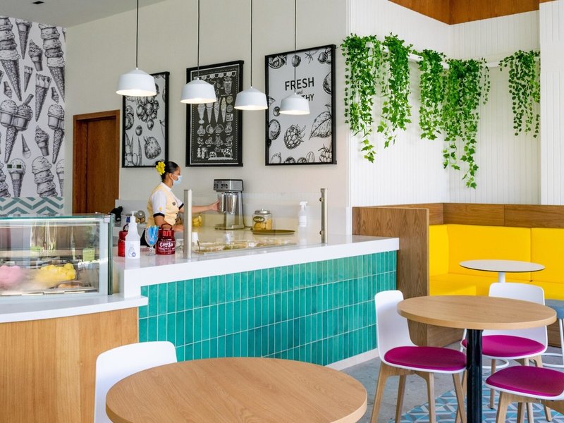 Tropical Deluxe Princess 32