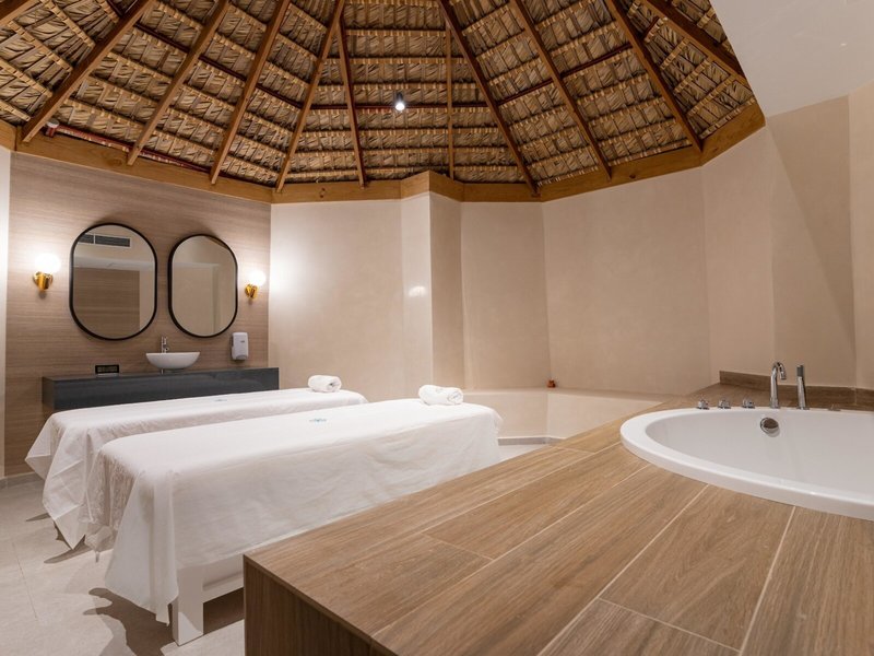 Tropical Princess Beach Resort & Spa 46