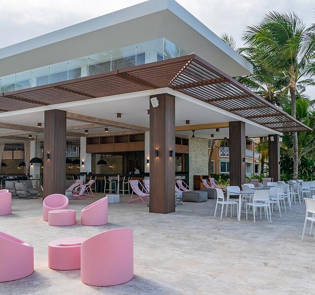 Tropical Deluxe Princess 13