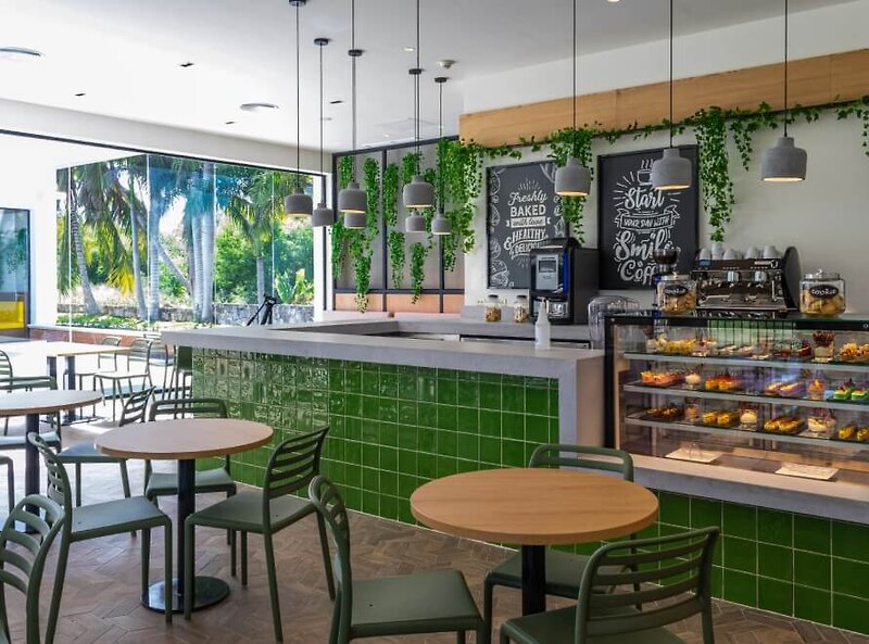 Tropical Deluxe Princess 17