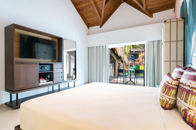 Tropical Princess Beach Resort & Spa 56