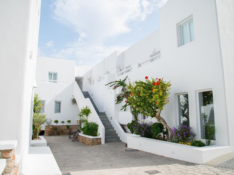 Makris Hotel Apartments 4