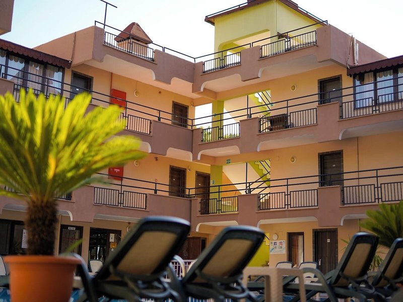 Aleria Belport Beach Hotel 2