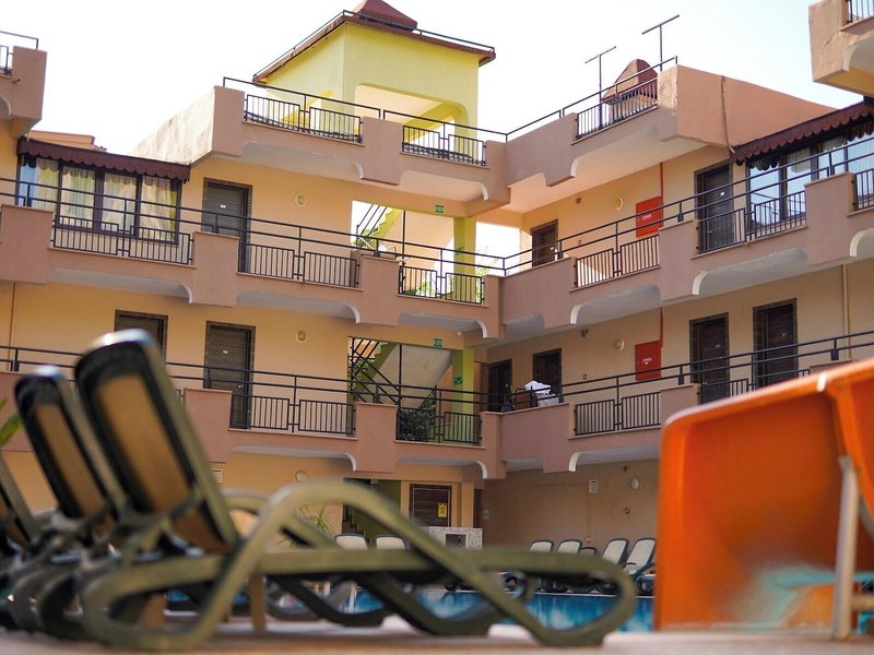 Aleria Belport Beach Hotel 3