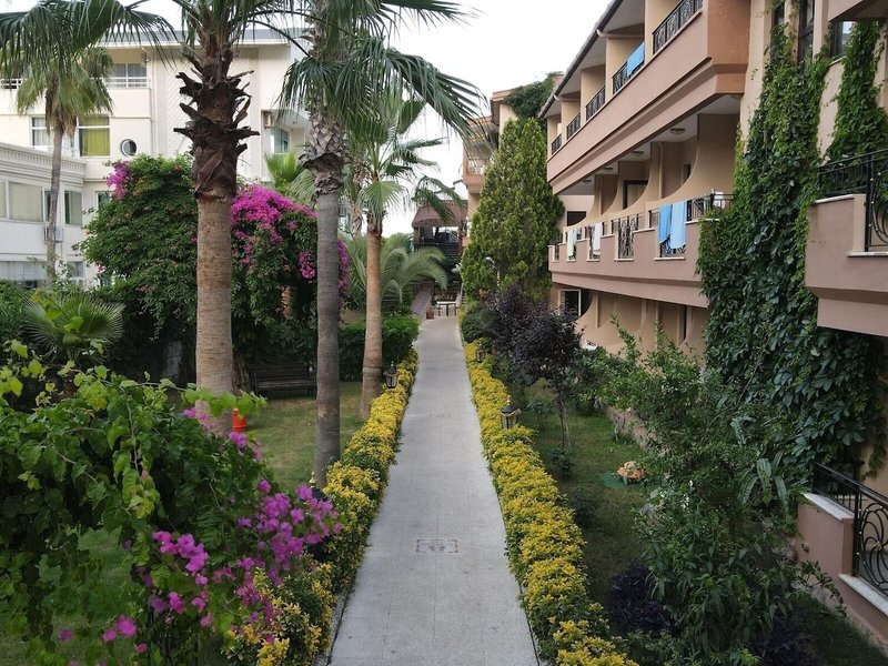 Aleria Belport Beach Hotel 5