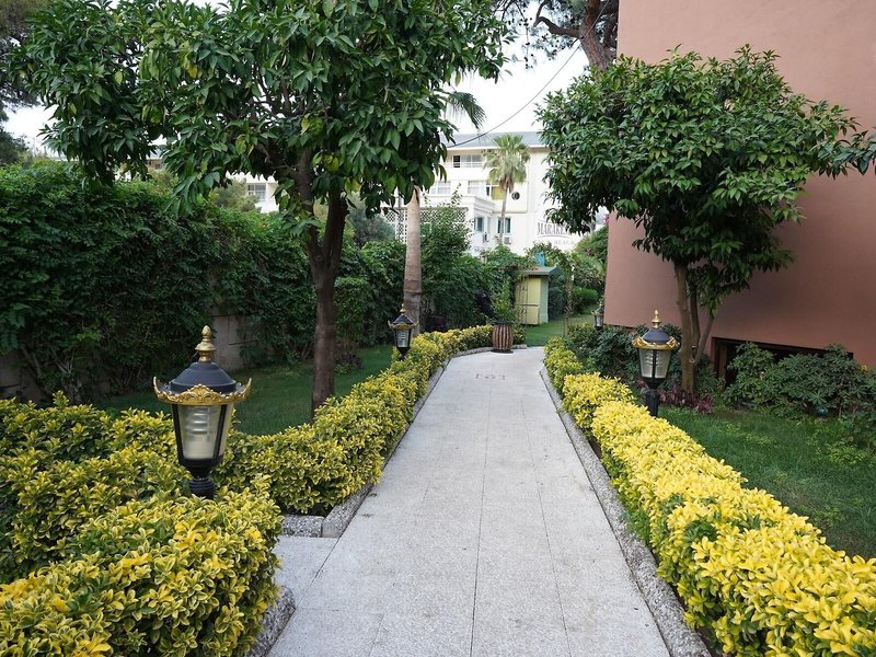 Aleria Belport Beach Hotel 8