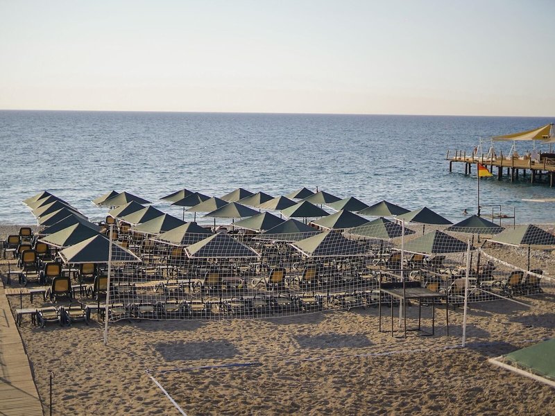 Aleria Belport Beach Hotel 11