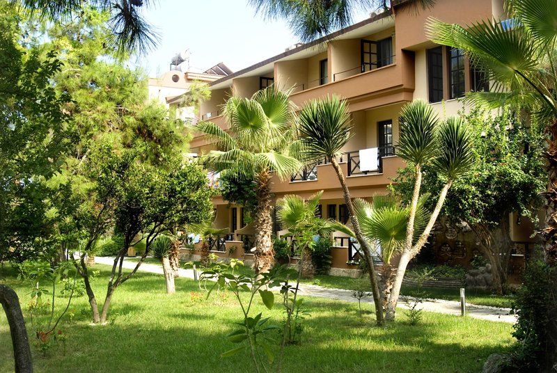 Aleria Belport Beach Hotel 4