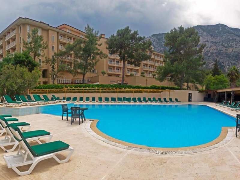 Alexius Beach Hotel 8