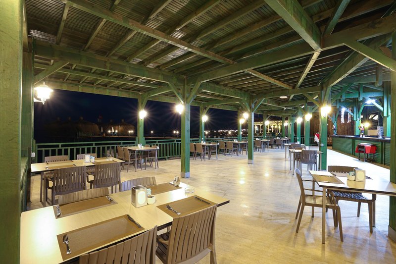 Crystal Flora Beach Resort 8