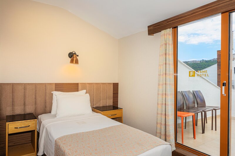 Fame Hotel 25