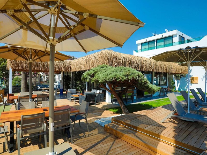 Yalipark Beach Hotel 12