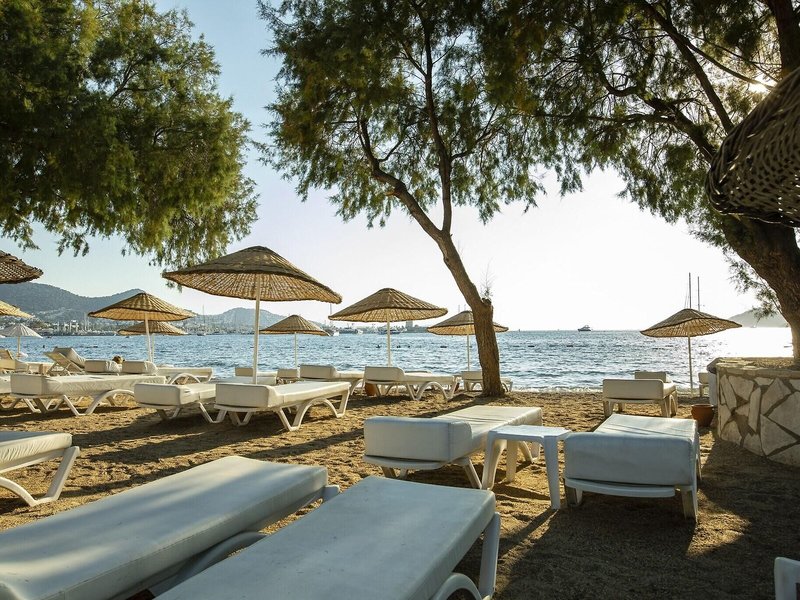 Yalipark Beach Hotel 13