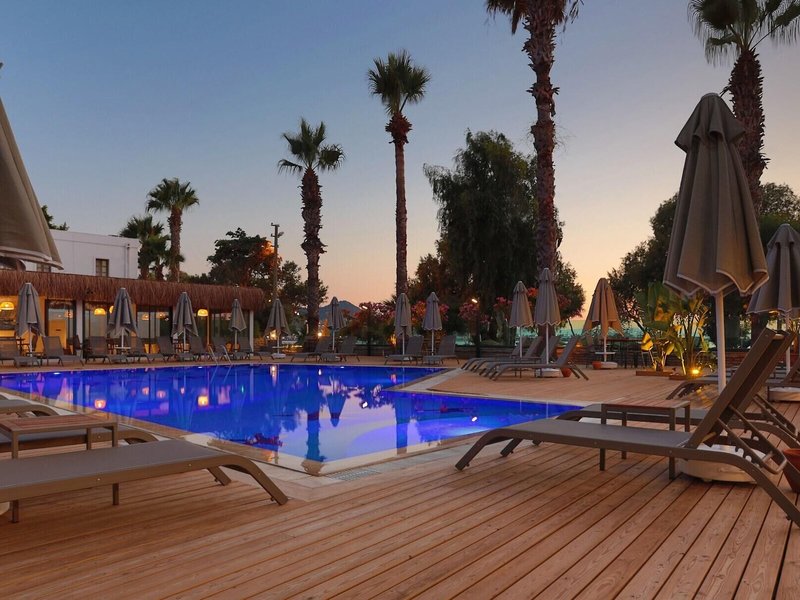 Yalipark Beach Hotel 18