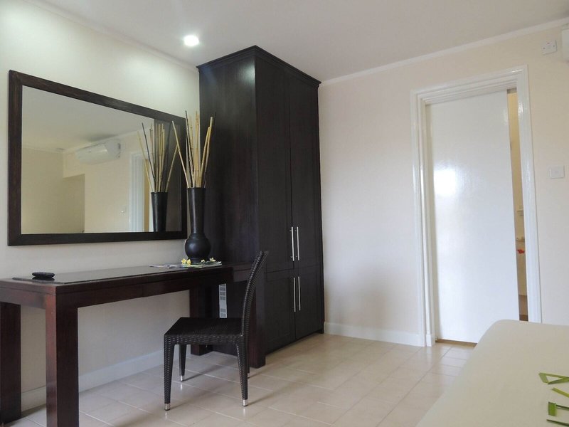 Hotel La Roussette 33