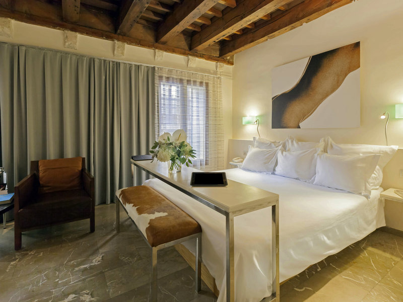 Petit Palace Tres 18