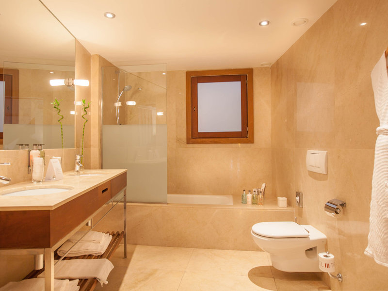 Petit Palace Tres 27