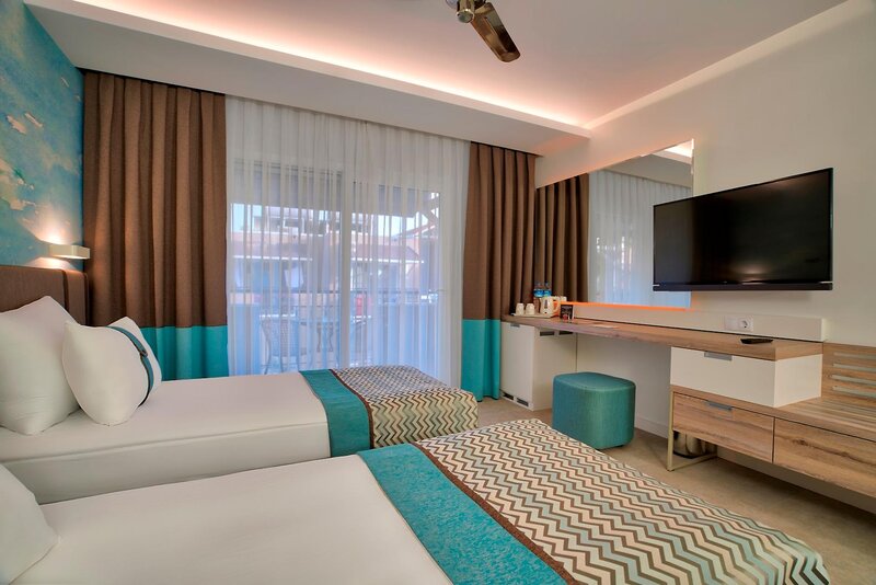 Pirate's Beach Club 101